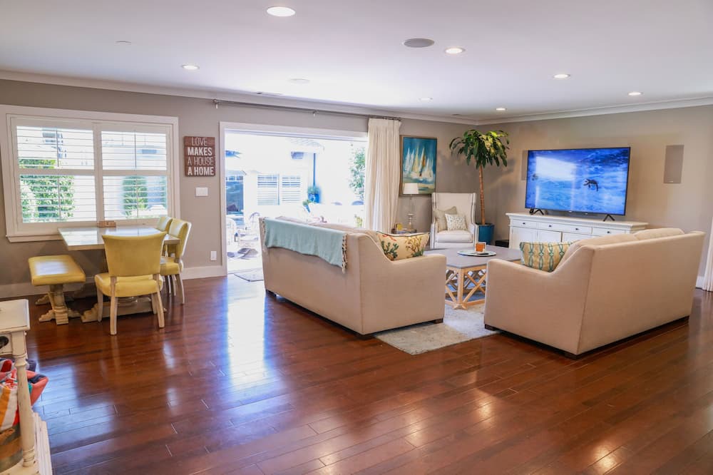 Photo of Livingroom in Peninsula