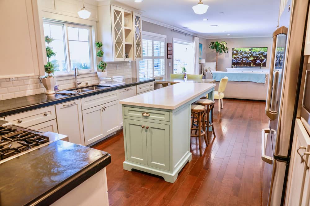 Photo of Kitchen in Peninsula