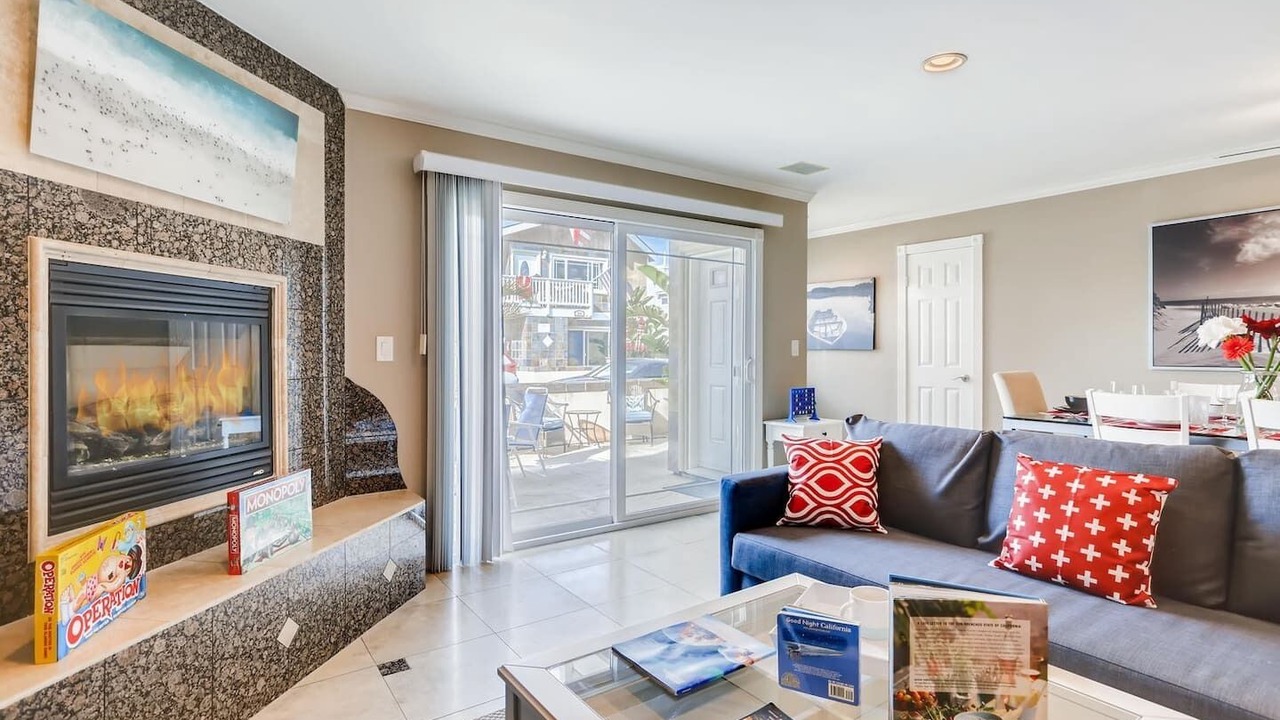 Photo of Livingroom in Newport Shores
