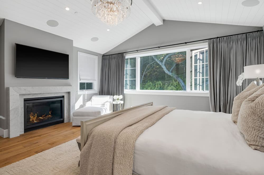 Photo of Bedroom in Pacific Palisades