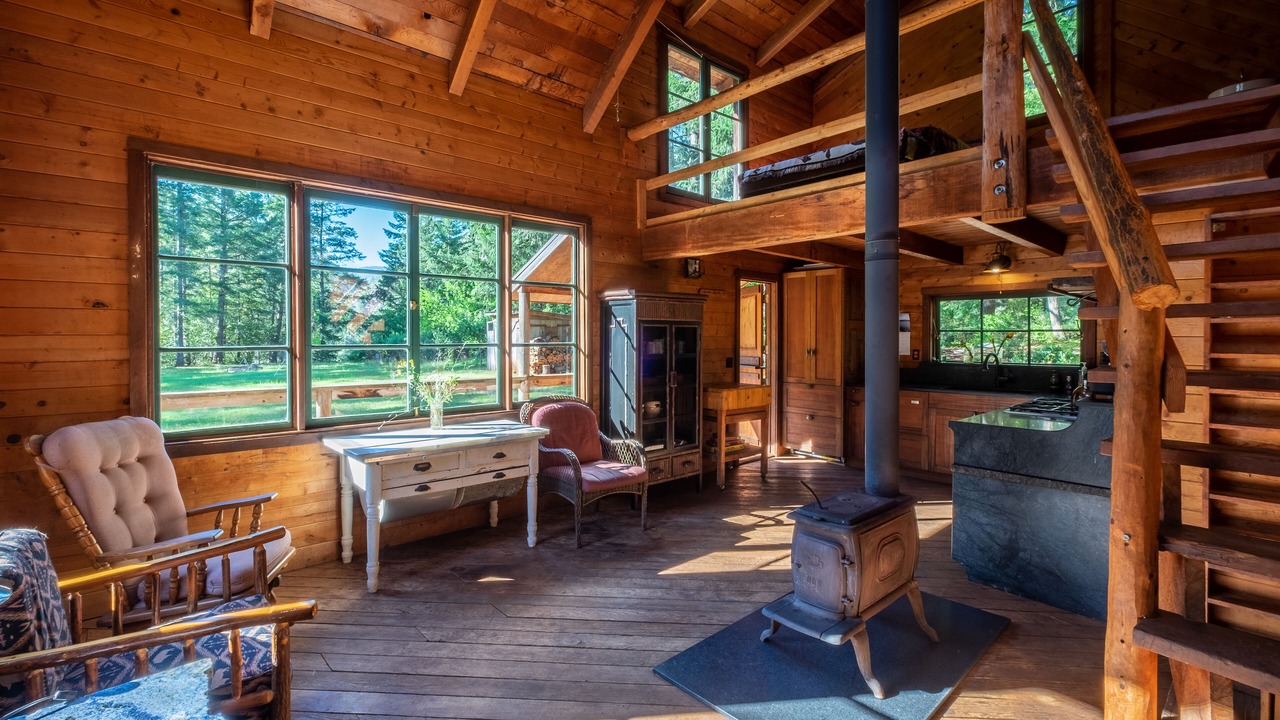 Photo of Livingroom in Smith River