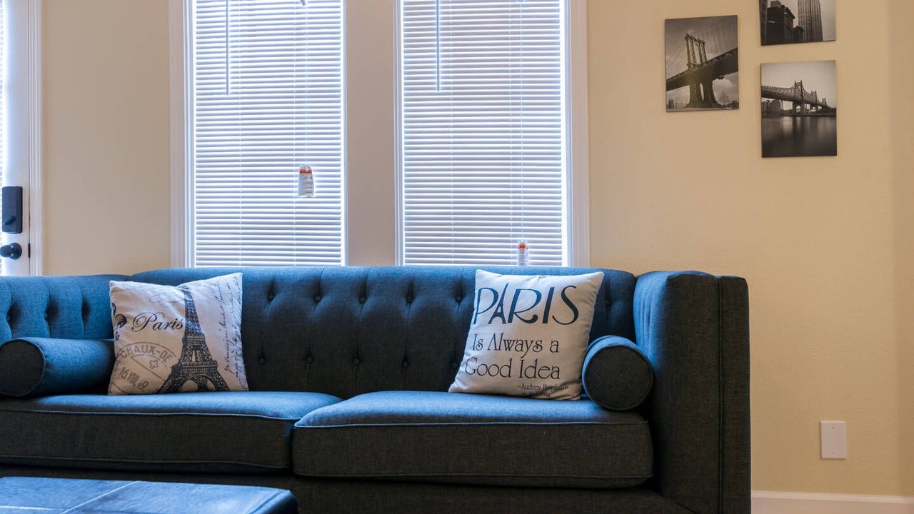 Photo of Livingroom in Newhall