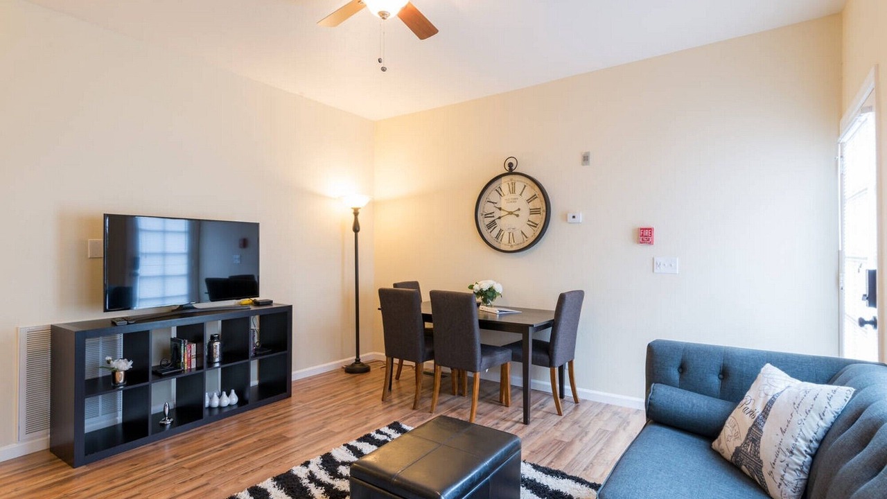 Photo of Livingroom in Newhall