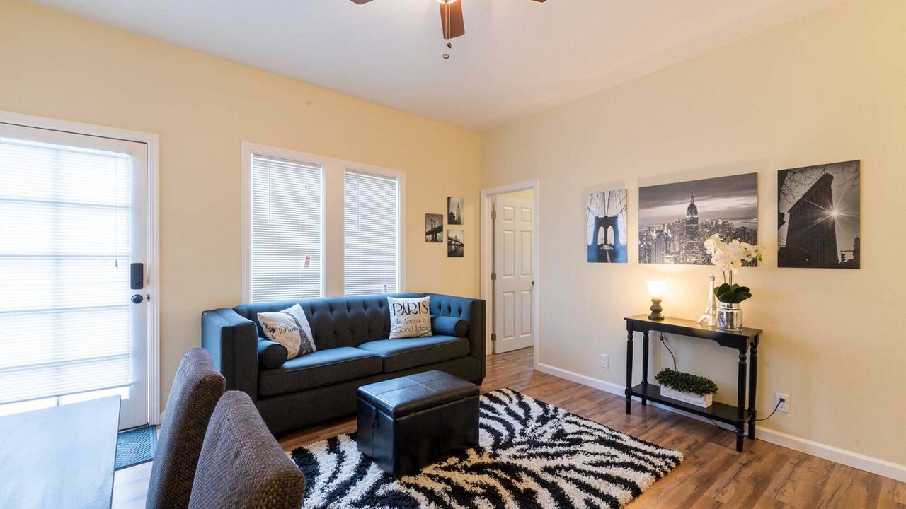 Photo of Livingroom in Newhall