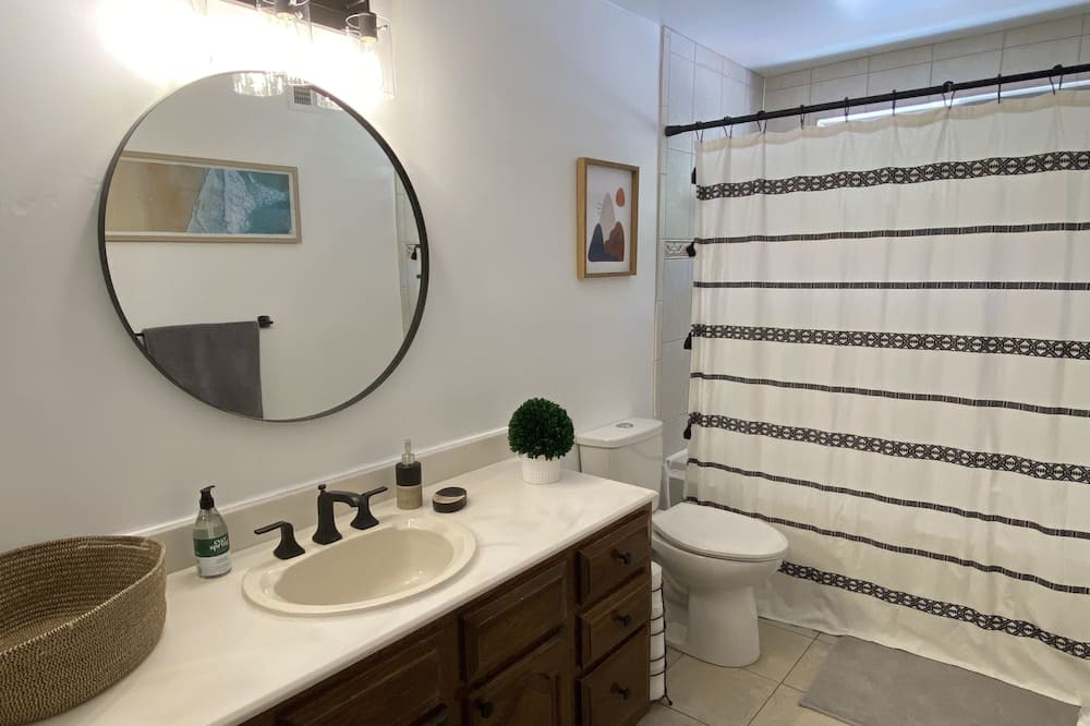 Photo of Bathroom in Calabasas
