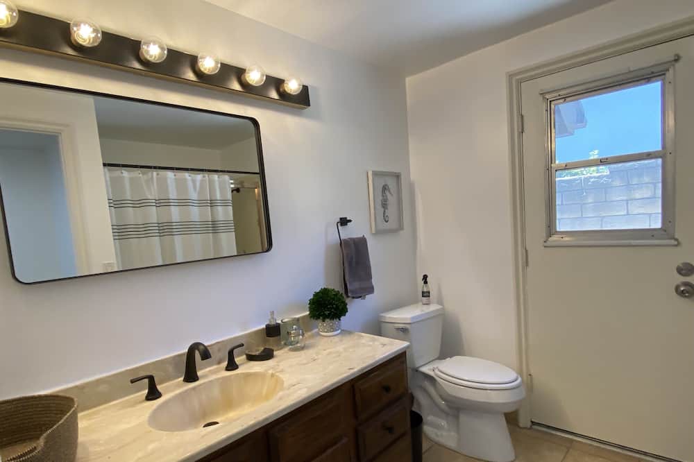 Photo of Bathroom in Calabasas