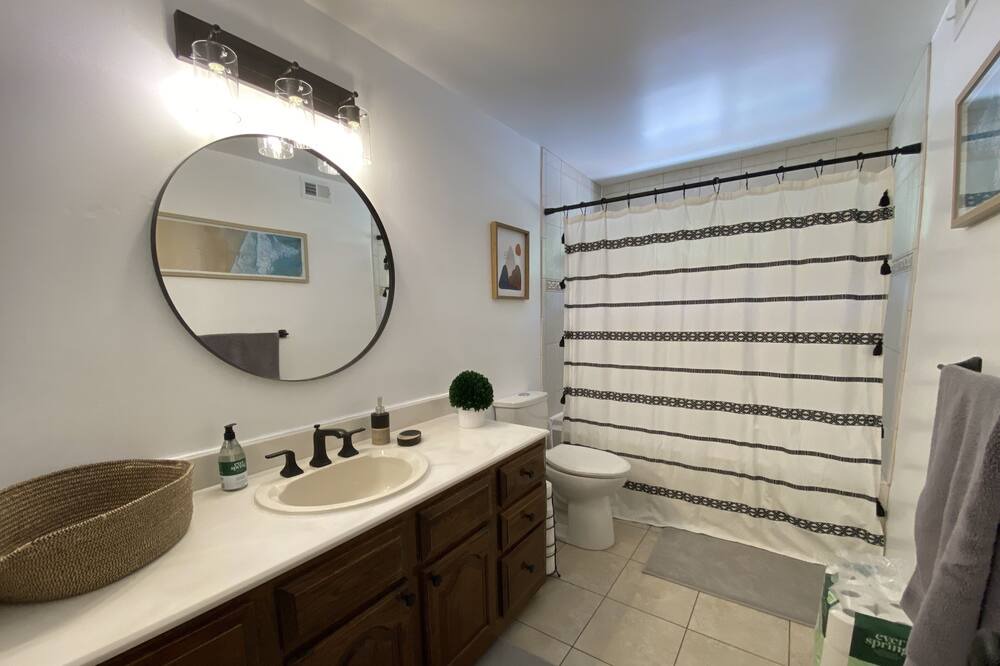 Photo of Bathroom in Calabasas