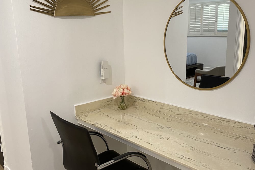 Photo of Bedroom in Calabasas