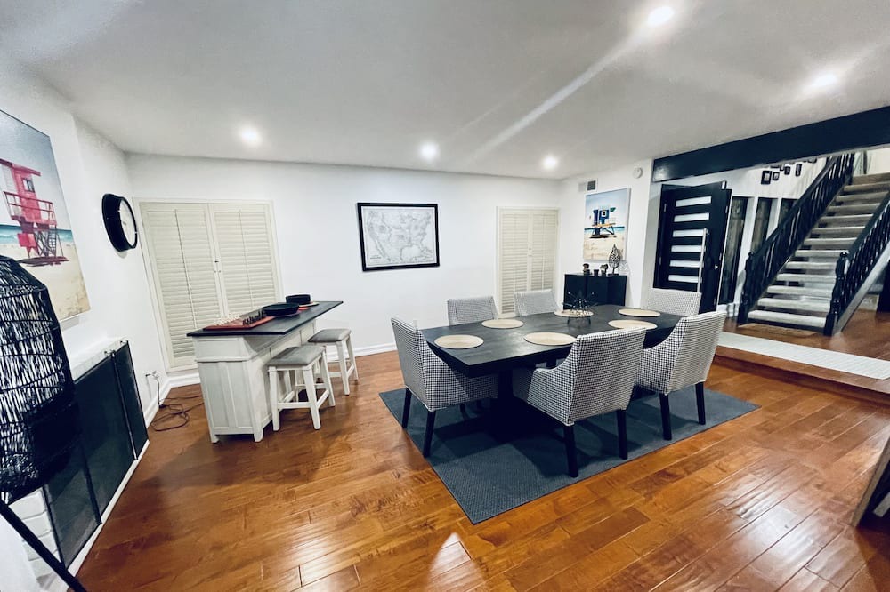 Photo of Livingroom in Calabasas