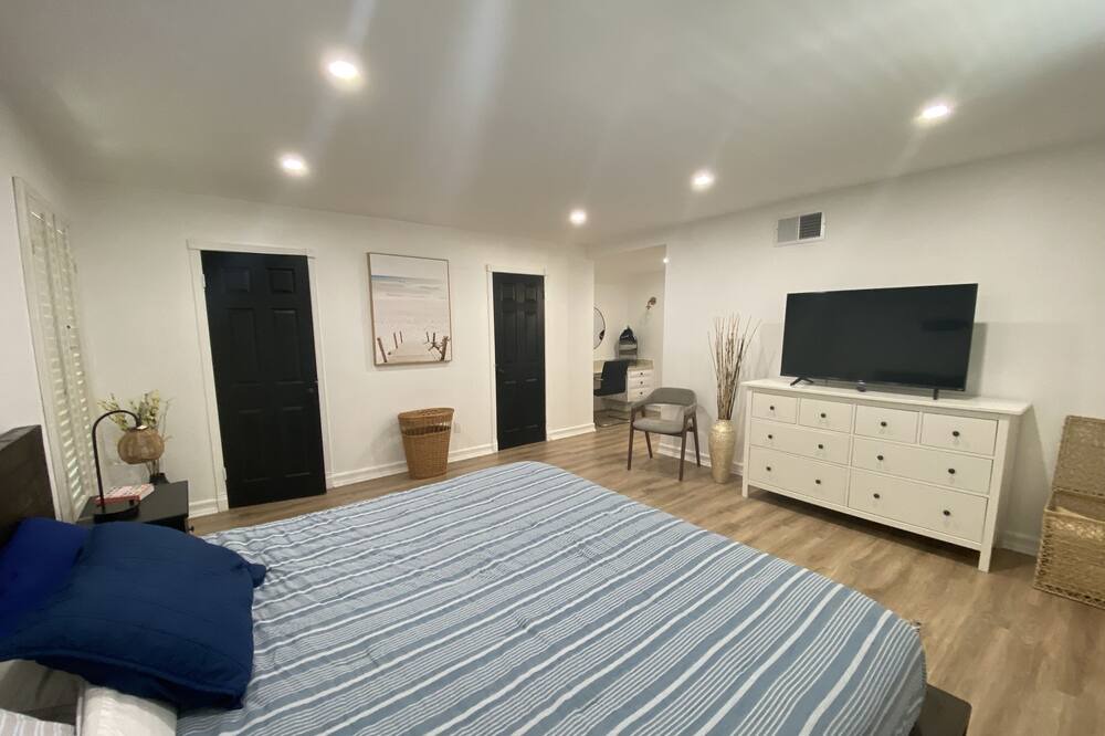 Photo of Bedroom in Calabasas