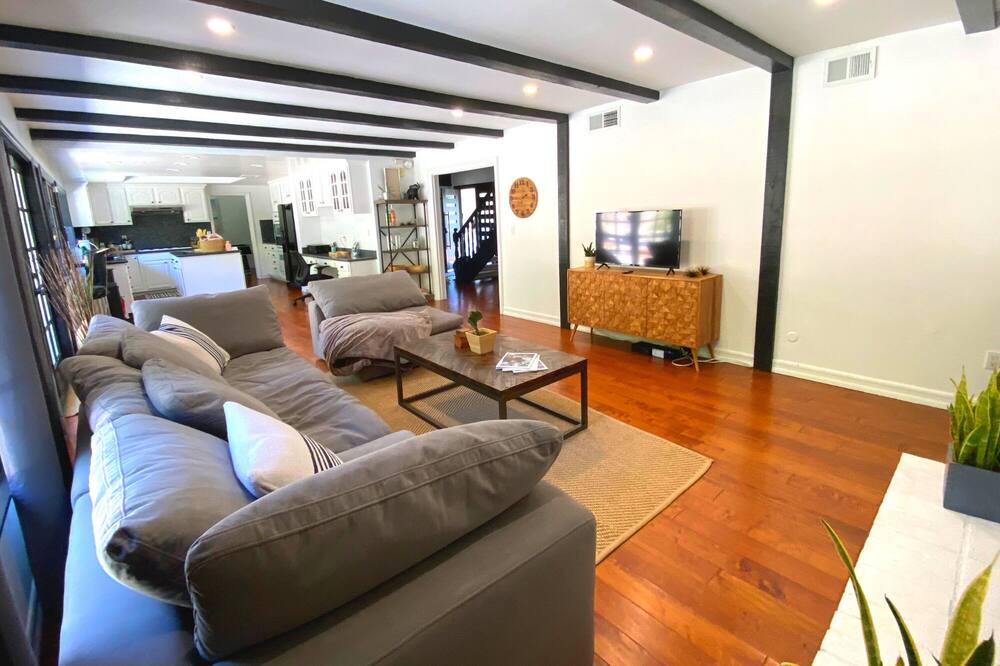 Photo of Livingroom in Calabasas