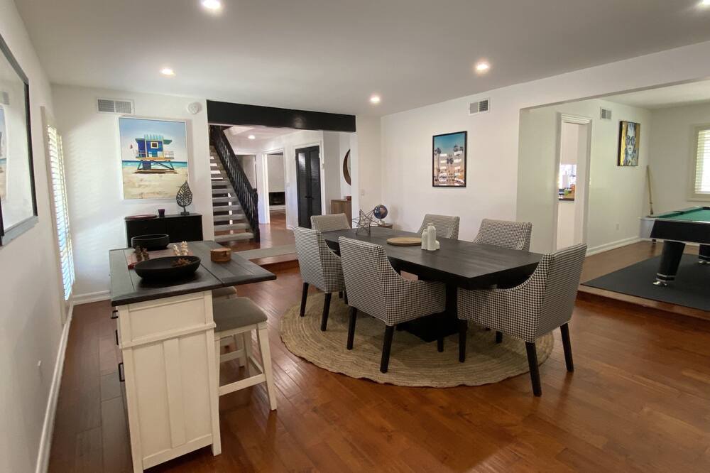 Photo of Livingroom in Calabasas