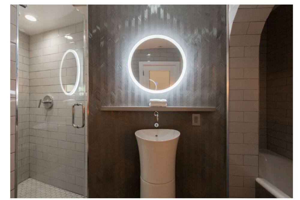 Photo of Bathroom in Pacific Palisades