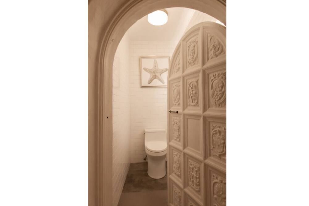 Photo of Bathroom in Pacific Palisades