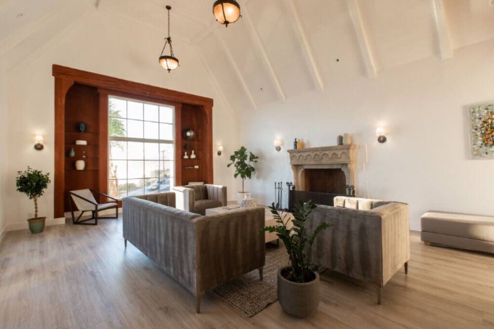 Photo of Livingroom in Pacific Palisades