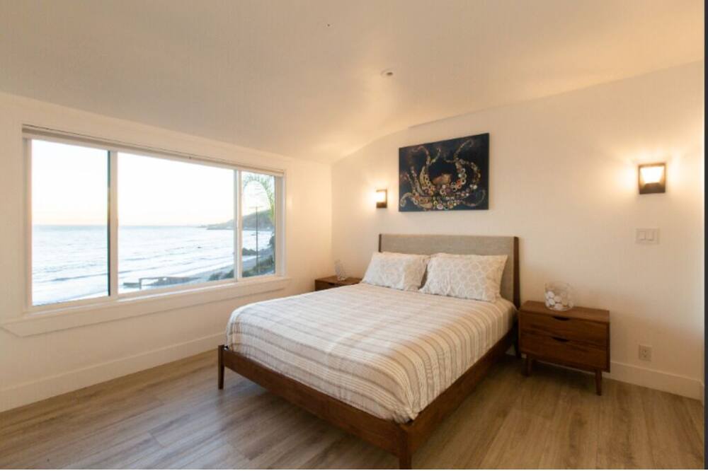 Photo of Bedroom in Pacific Palisades