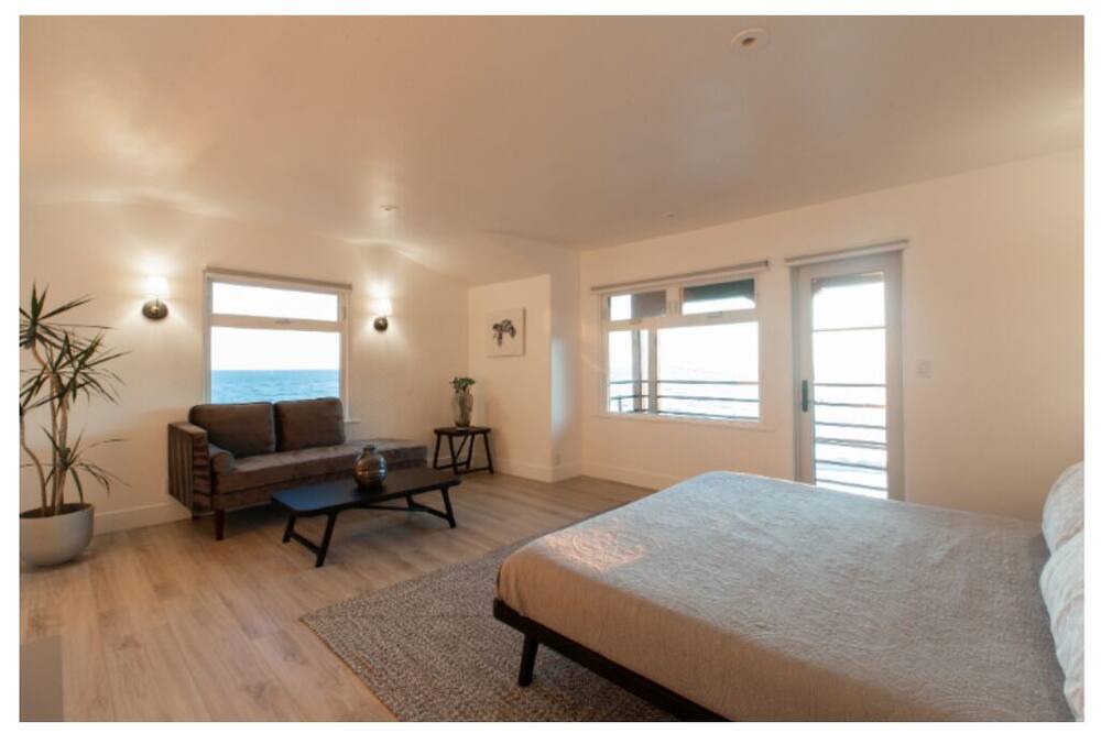 Photo of Bedroom in Pacific Palisades