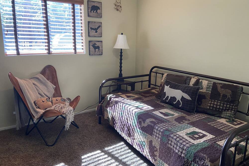 Photo of Bedroom in Idyllwild