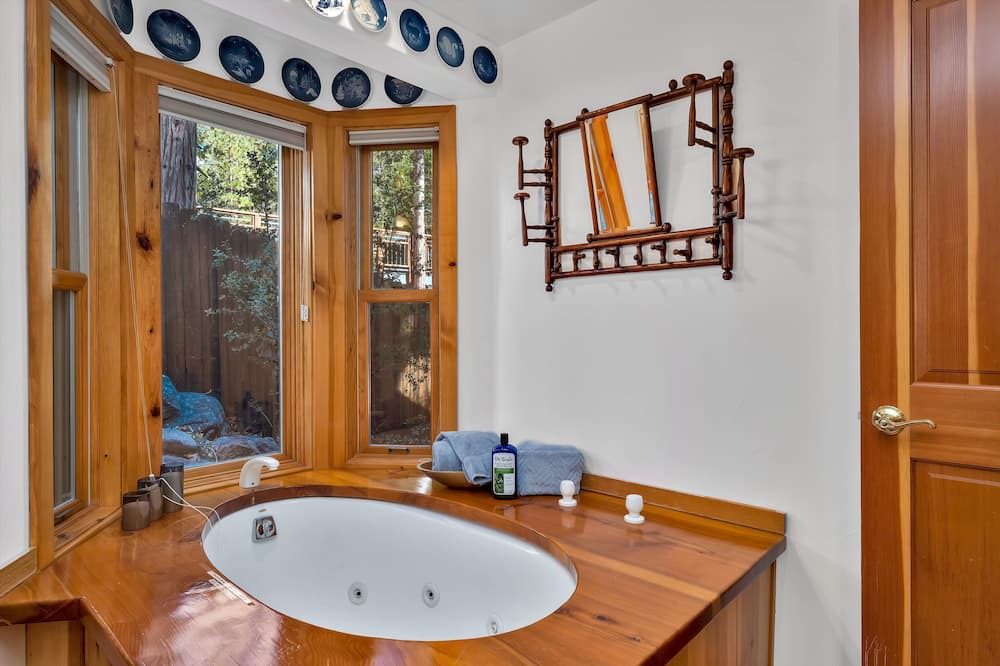 Photo of Bathroom in Fern Valley