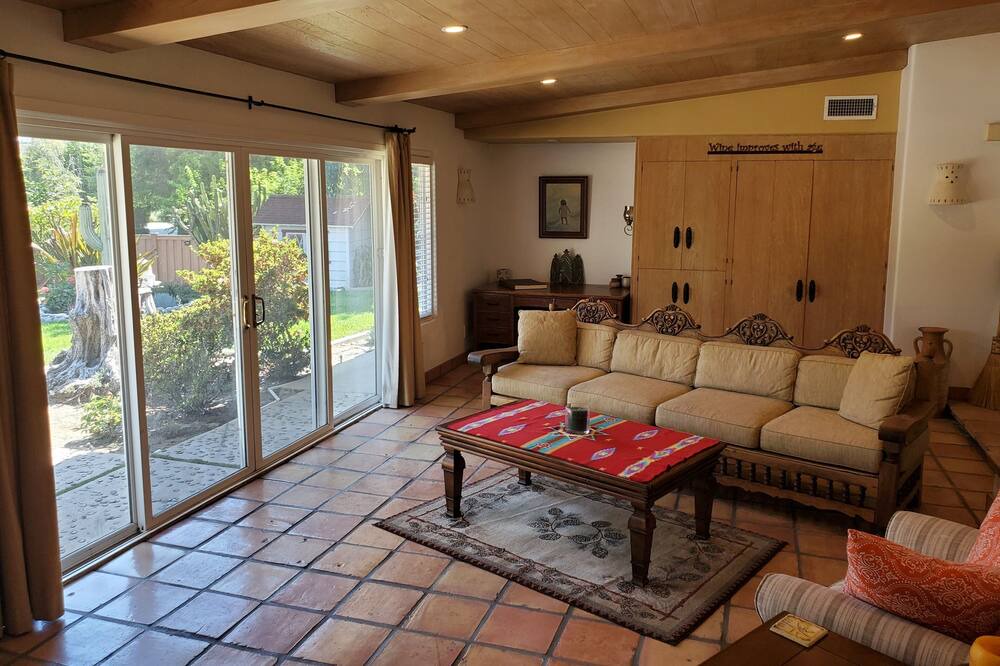 Photo of Livingroom in Fullerton