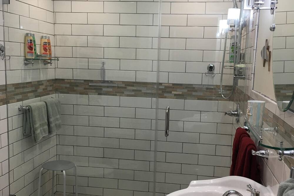 Photo of Bathroom in Santa Monica Canyon
