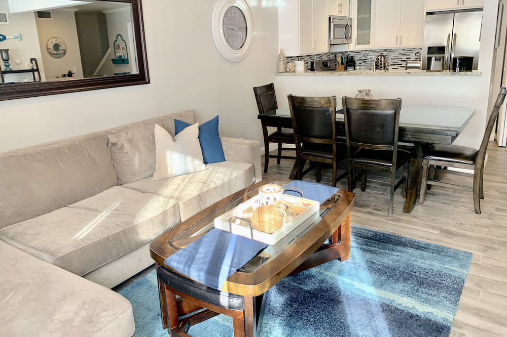 Photo of Livingroom in Hermosa Village