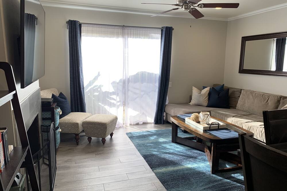 Photo of Livingroom in Hermosa Village