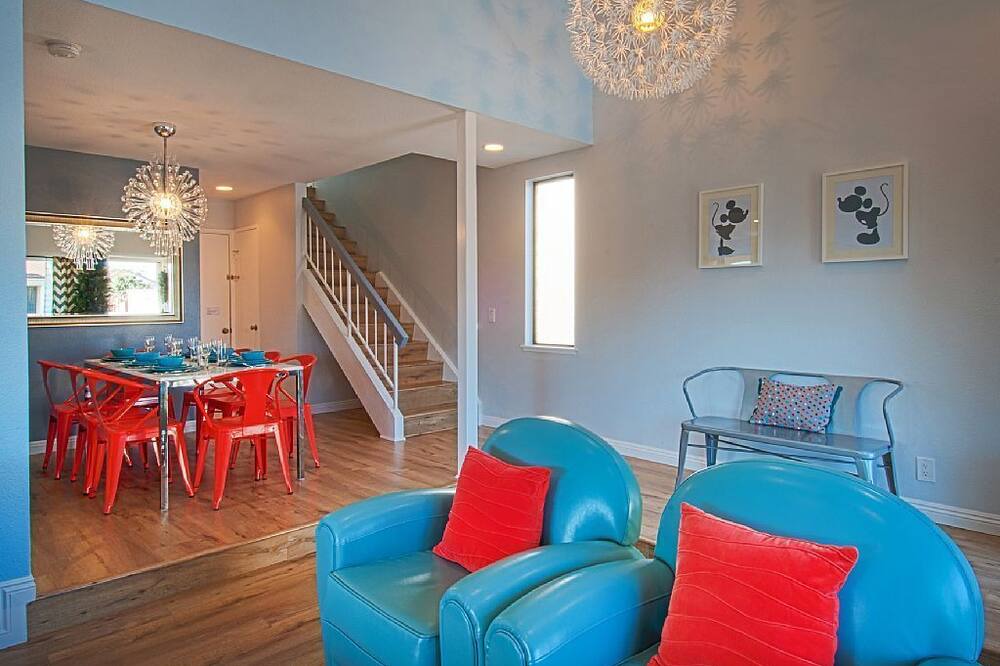 Photo of Livingroom in Anaheim Resort