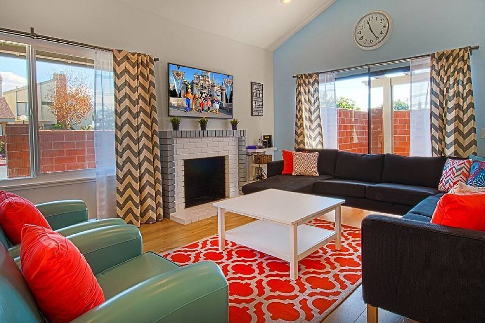 Photo of Livingroom in Anaheim Resort