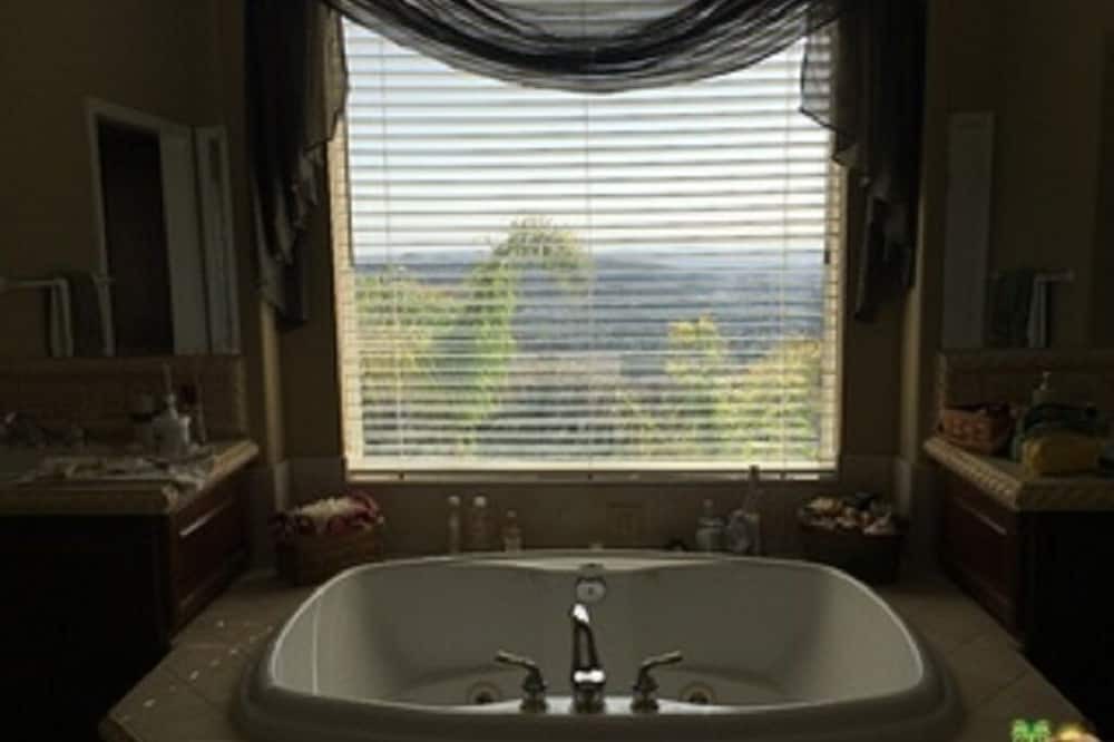 Photo of Bathroom in Sunland-Tujunga