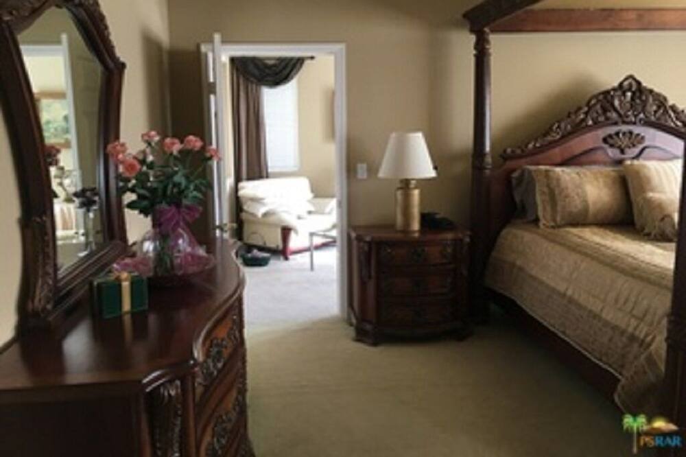 Photo of Bedroom in Sunland-Tujunga