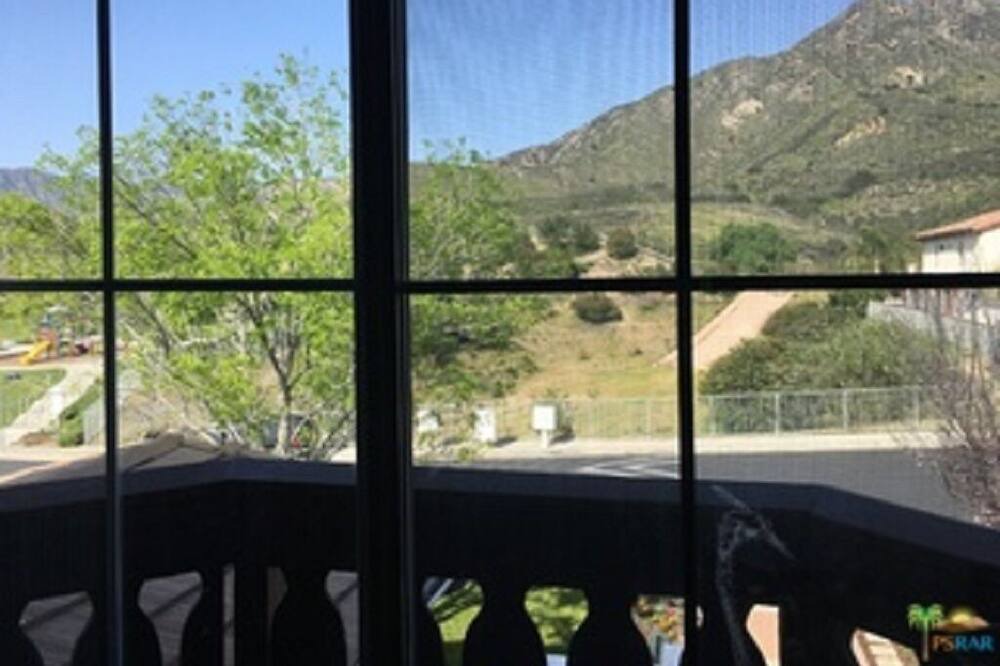 Photo of Patio Balcony in Sunland-Tujunga