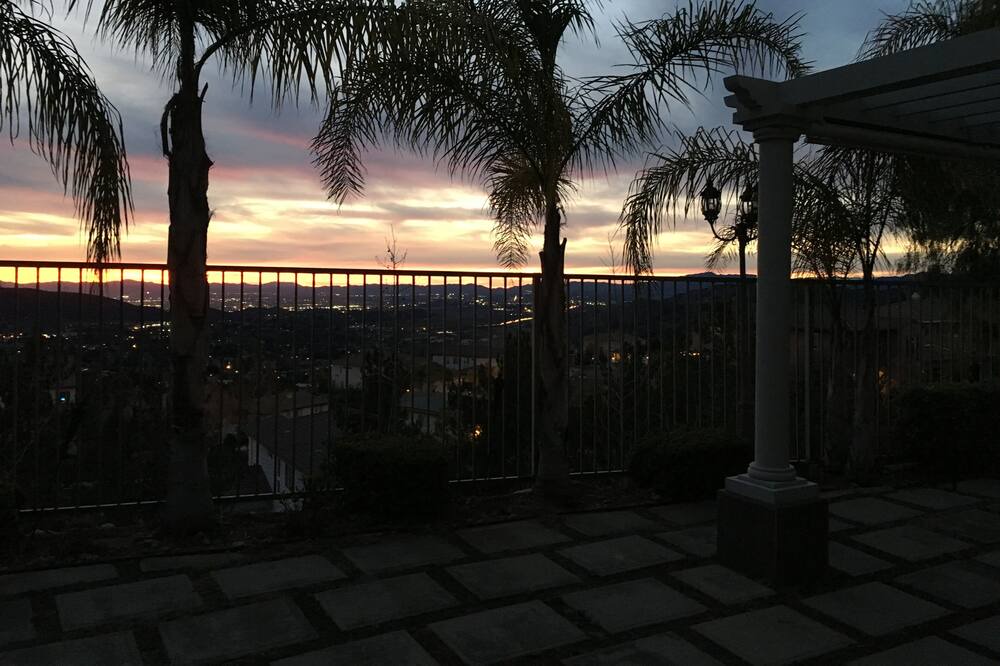Photo of Bedroom in Sunland-Tujunga