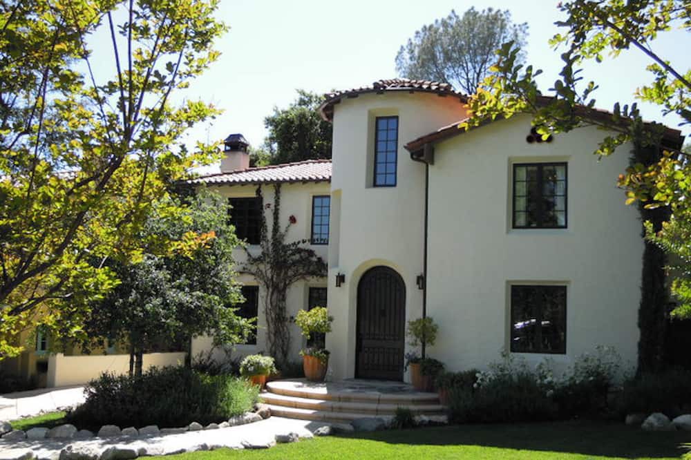 Photo of Others in Altadena