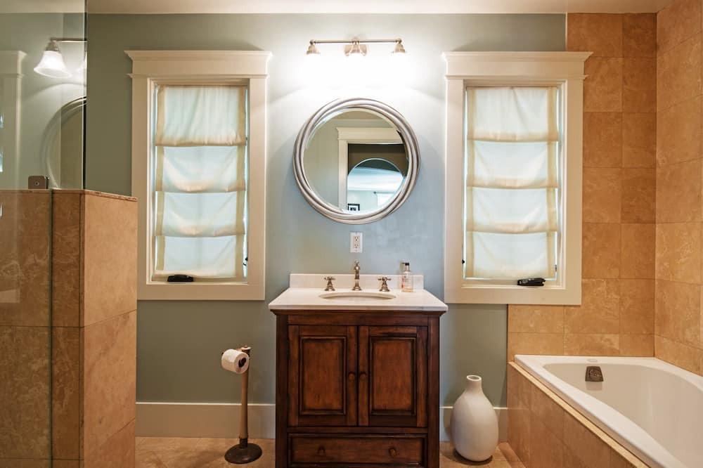 Photo of Bathroom in Altadena