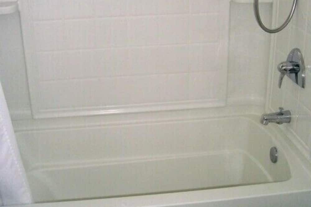 Photo of Bathroom in Los Feliz