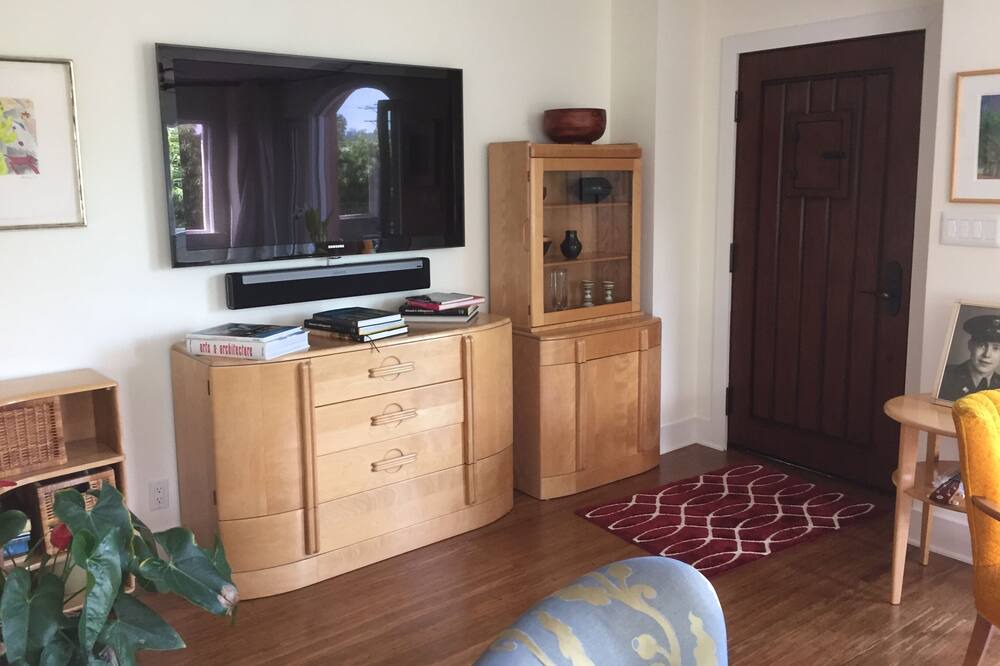Photo of Bedroom in Los Feliz