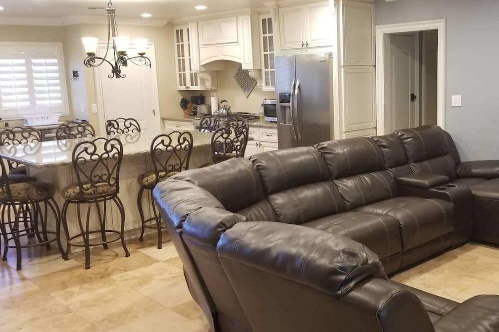 Photo of Livingroom in Northwest Anaheim