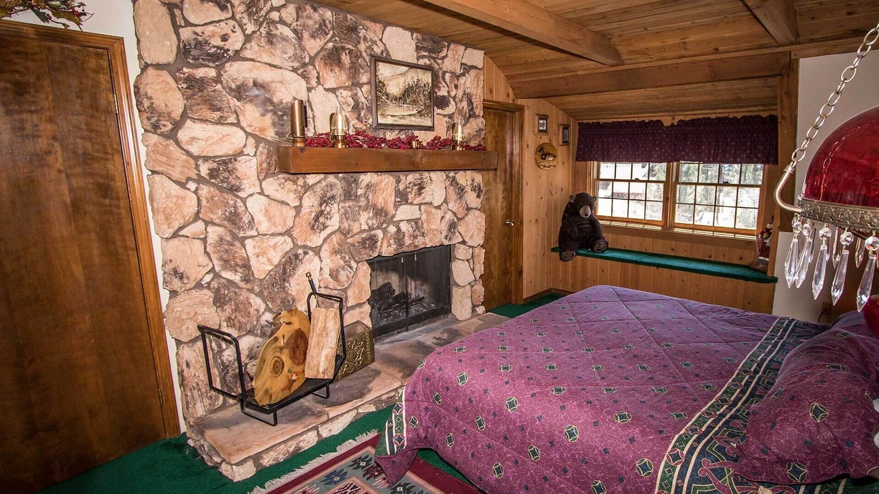 Photo of Bedroom in Fawnskin