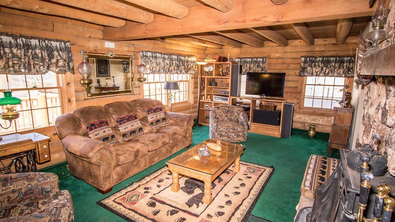 Photo of Livingroom in Fawnskin