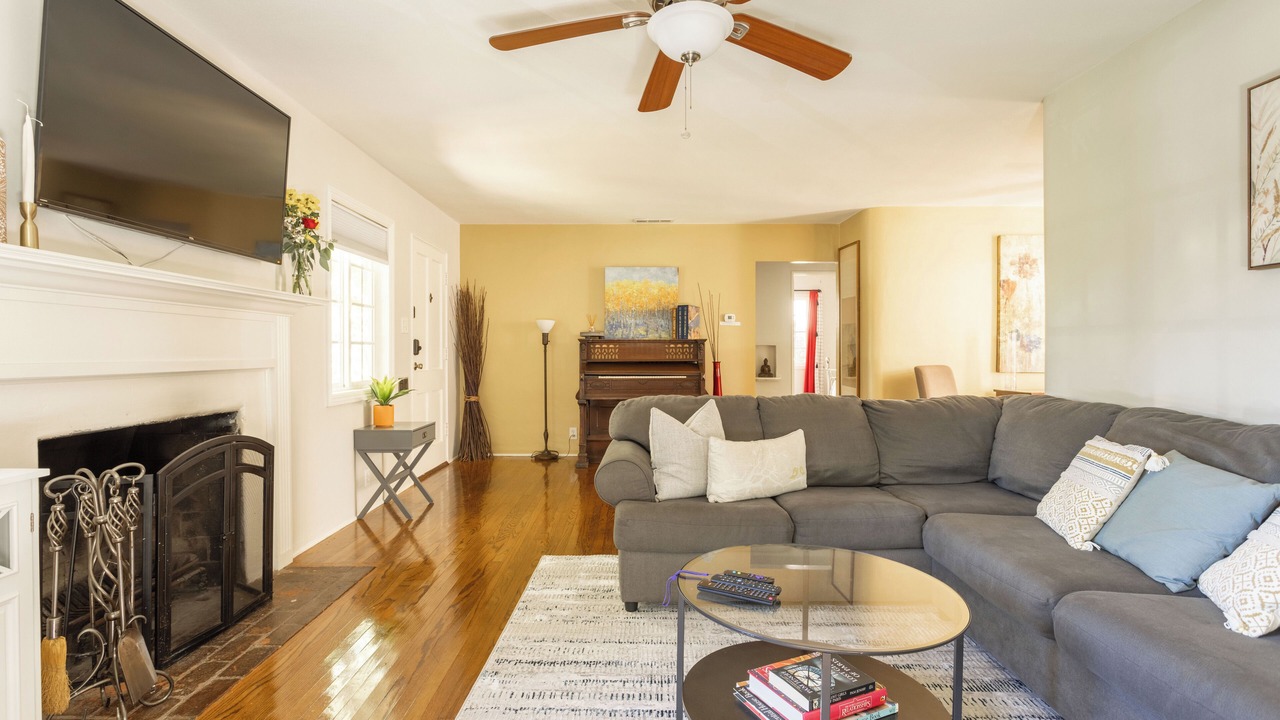 Photo of Livingroom in Altadena