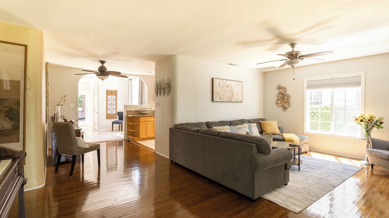 Photo of Livingroom in Altadena