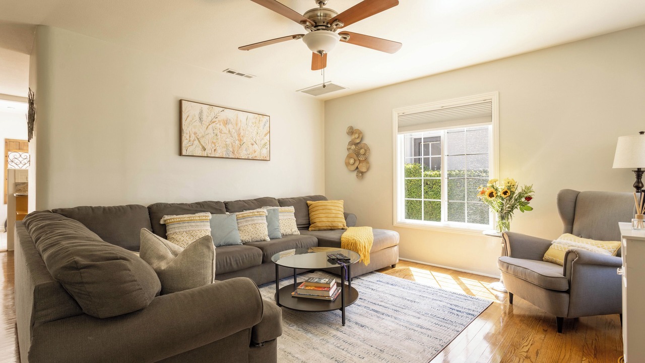 Photo of Livingroom in Altadena