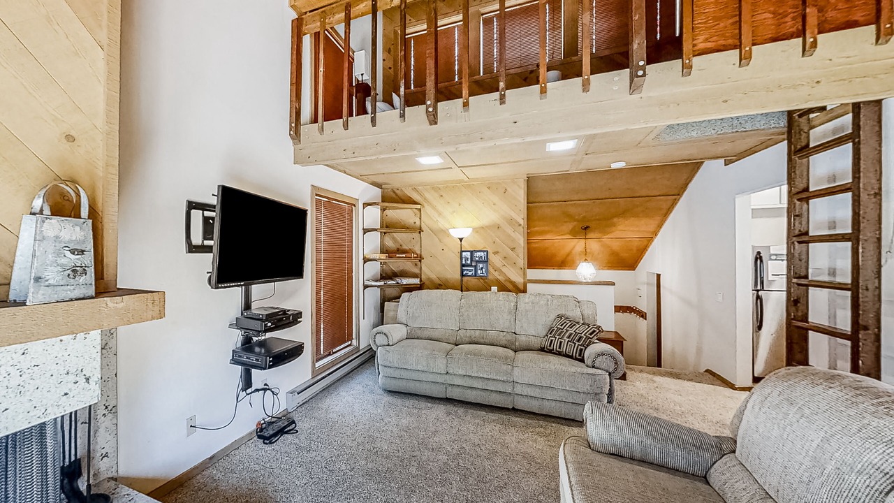 Photo of Livingroom in Shaver Lake