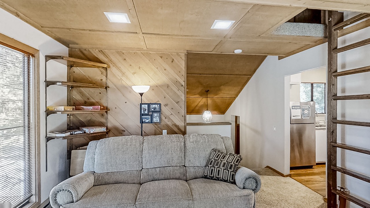 Photo of Livingroom in Shaver Lake