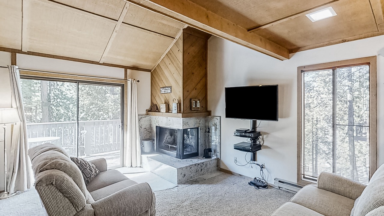 Photo of Livingroom in Shaver Lake