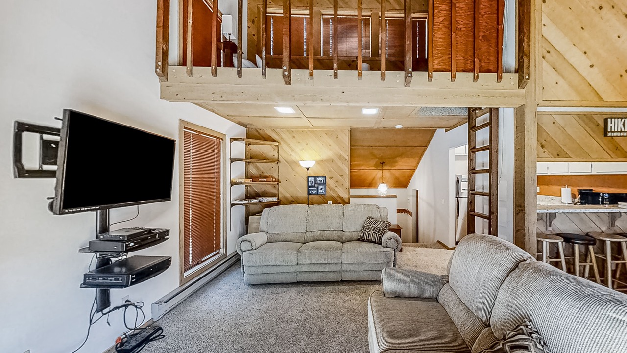 Photo of Livingroom in Shaver Lake