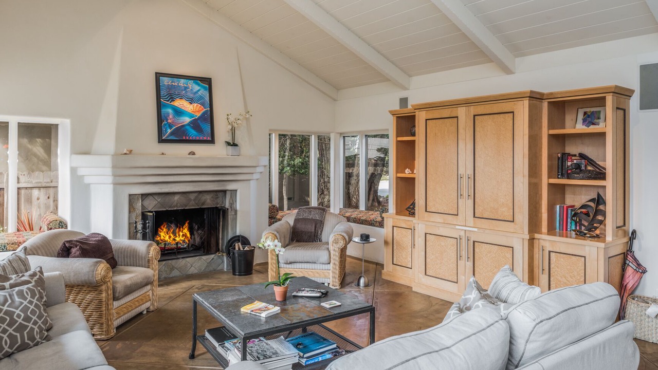 Photo of Livingroom in Pacific Grove