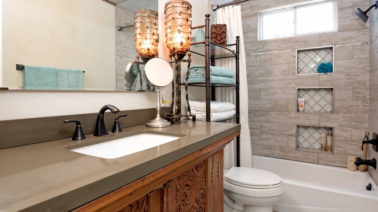 Photo of Bathroom in Lantern District