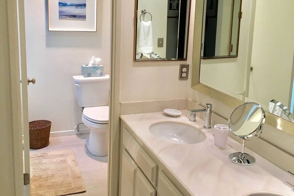 Photo of Bathroom in Belcourt